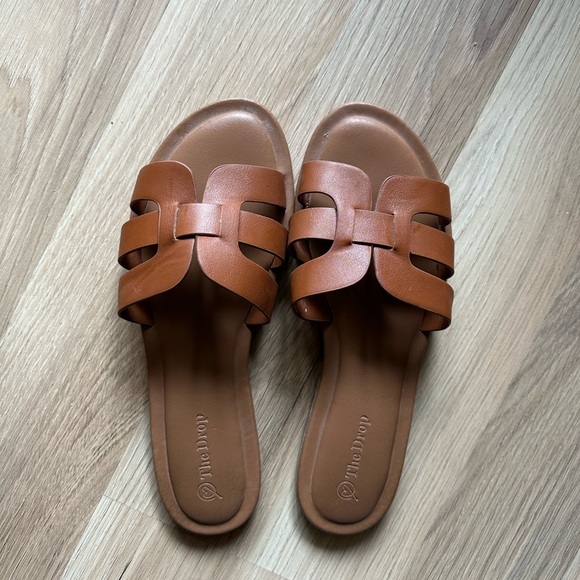 The Drop Flat Sandals | Size 8 | Brown - Picture 1 of 3